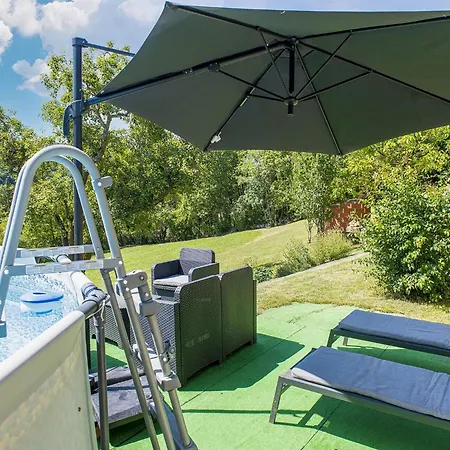 Casa de Férias Renovated In With Pool